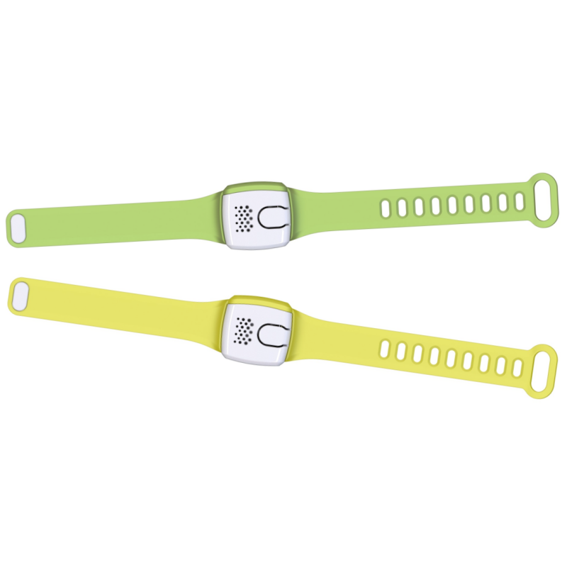 Prenosna ultrazvočna zapestnica SQUARE za odganjanje komarjev med aktivnostmi v naravi.